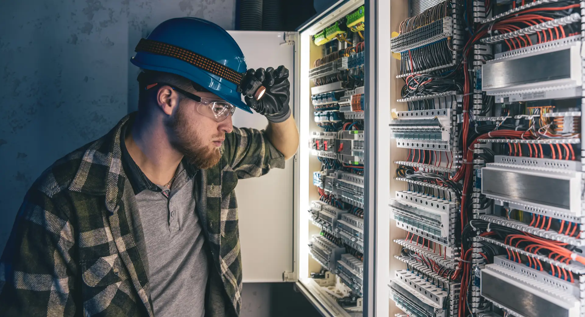 male-electrician-works-switchboard-overalls-against-backdrop-emergency-lighting
